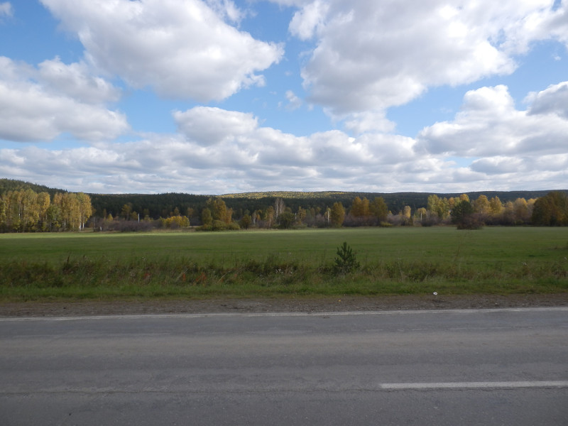 On the road to Poldnevaya village