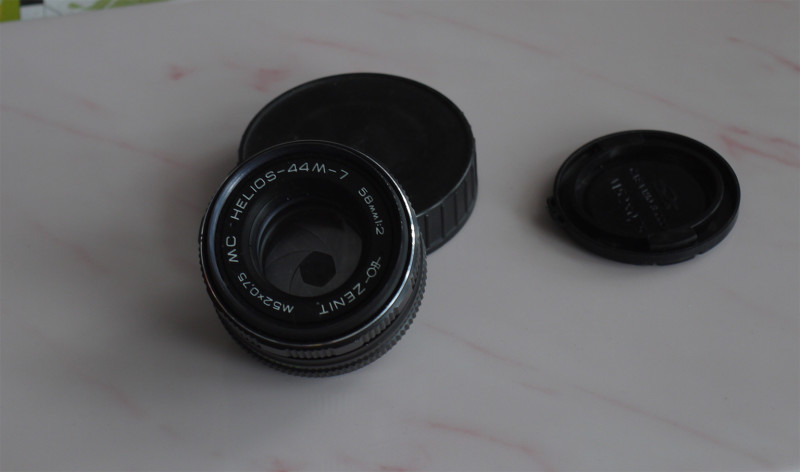 Helios 44M-7 photo lens testing, frontal view with partially closed diaphragm