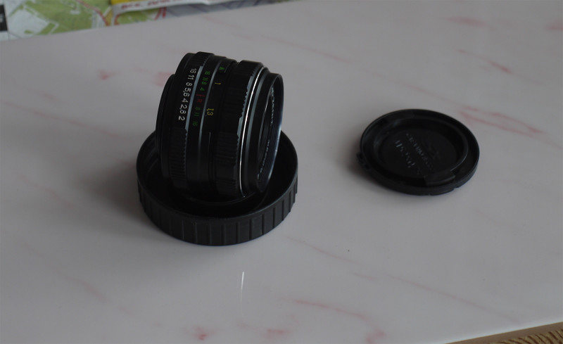 Helios 44M-7 photo lens testing, side view with control rings