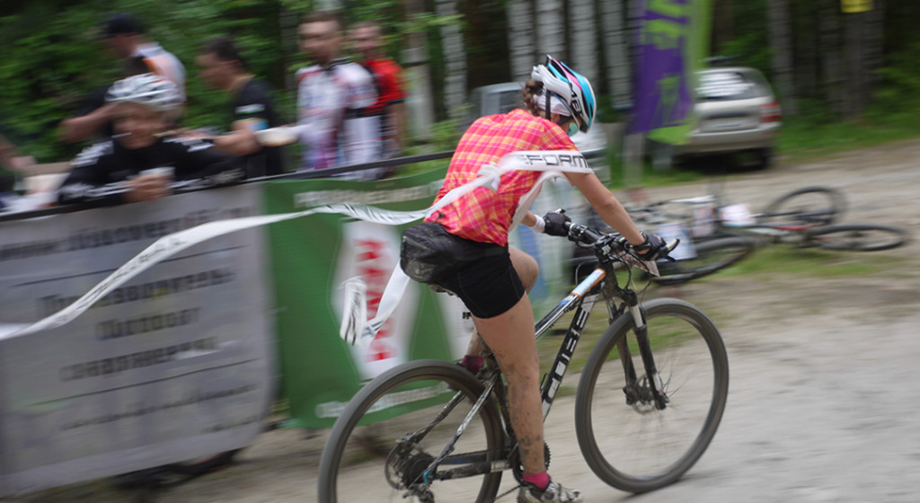 Победительница марафона - Матвеева Елена - многодневные соревнования на горных велосипедах Рипейский Солнцеворот 2016
